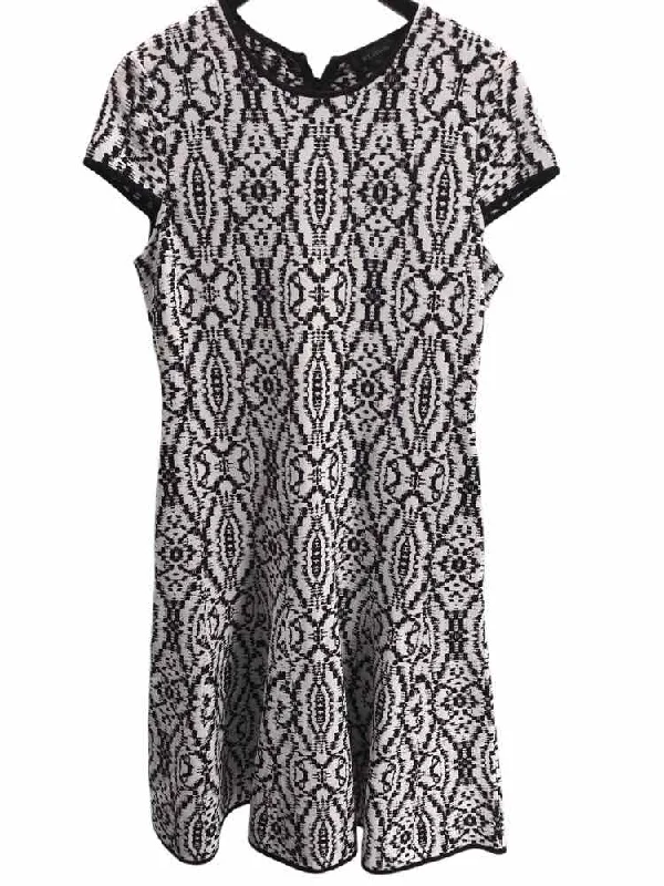 St John Size 8 Black & White Dress